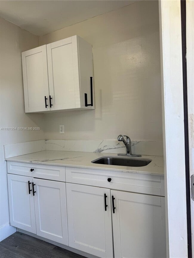 Building Photo - 522 NW 13th Ave