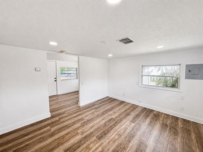 Building Photo - 2310 S Shine Ave