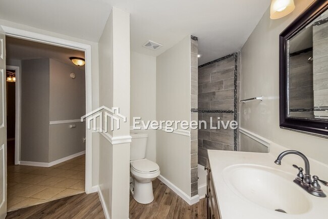 Building Photo - 237 Russet Woods Dr