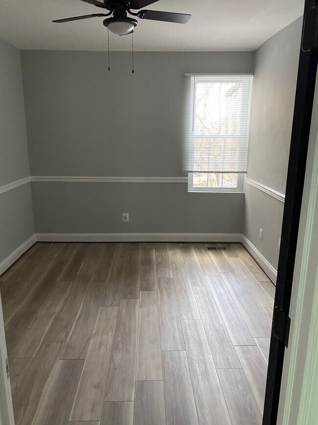 Building Photo - 1233 N Luzerne Ave