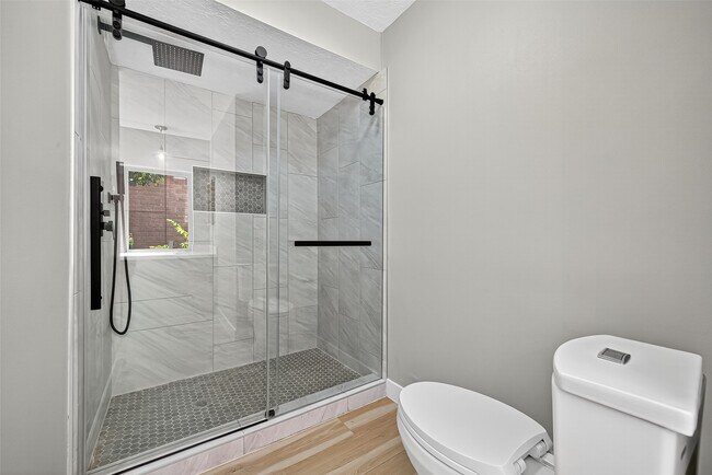 Building Photo - 2026 Ashford Hollow Ln