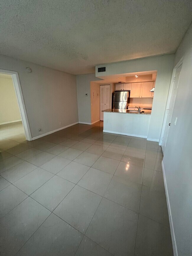 Building Photo - 752 Executive Center Dr