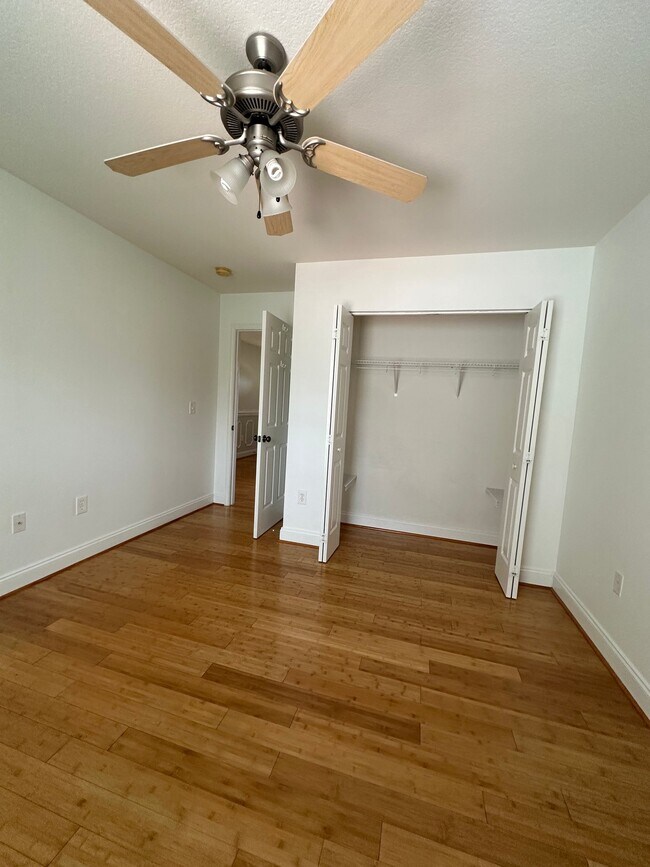 Building Photo - 105 Calcite Dr