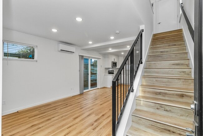 Building Photo - 1040 S Donovan St