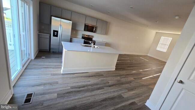 Building Photo - 52 Aloma St