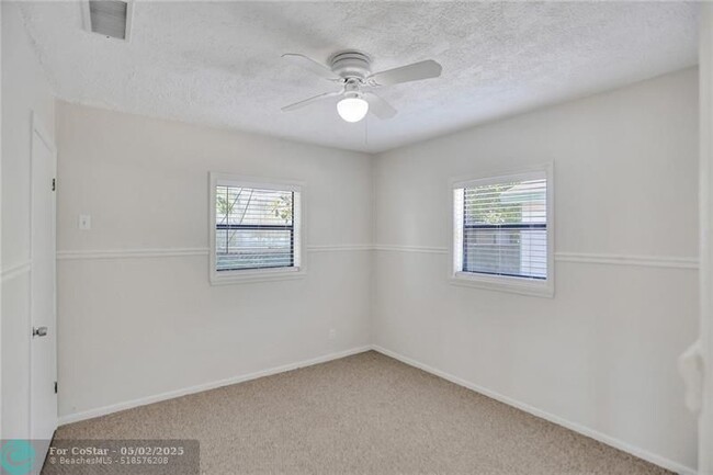 Building Photo - 450 NE 58th Ct