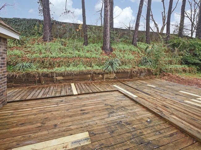 Building Photo - Great updated 4 bed, 2 bath home northeast of Memphis near Covington Pike.