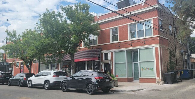 Building Photo - 1476 W Berwyn Ave