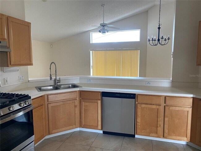 Building Photo - 539 Lady Diana Dr