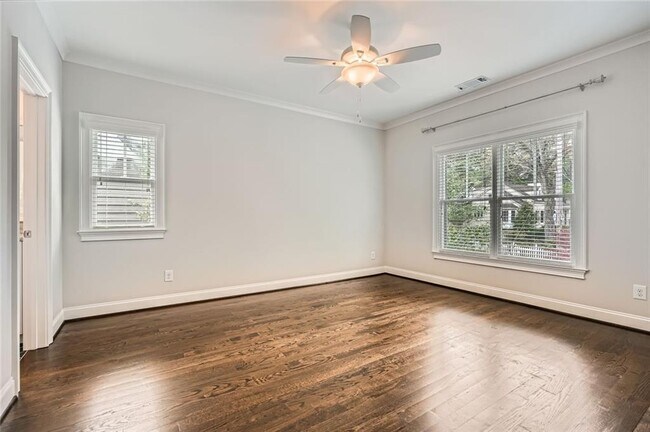 Building Photo - 555 E Wesley Rd NE