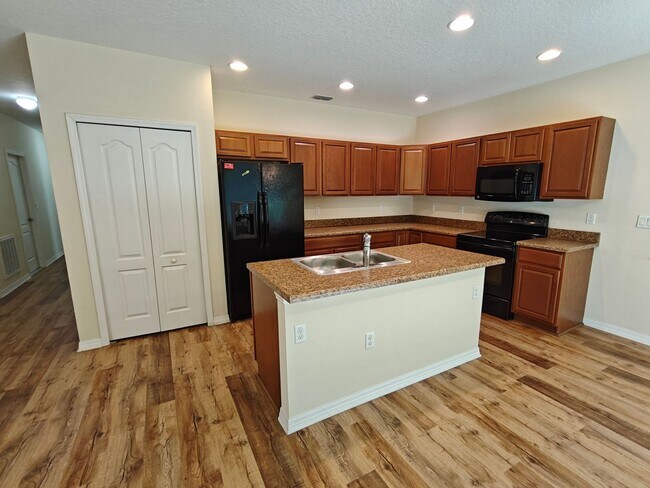 Building Photo - Charming & Modern 3-Bedroom Home with Brig...
