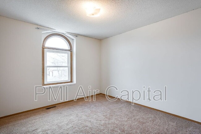 Building Photo - 4043 S Boyd St