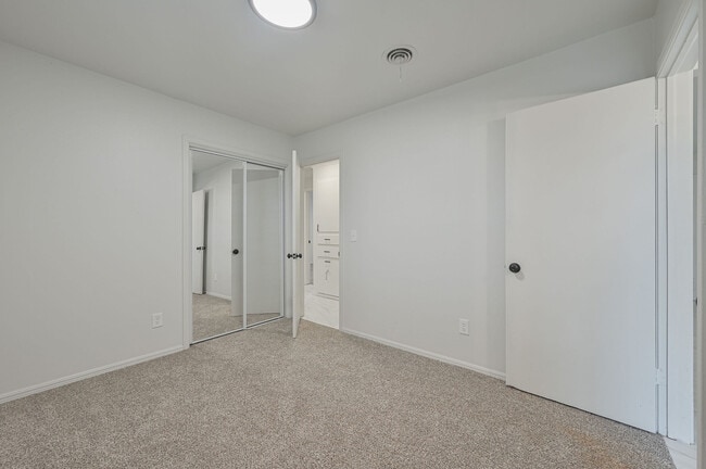 Building Photo - 3133 Delmar Rd