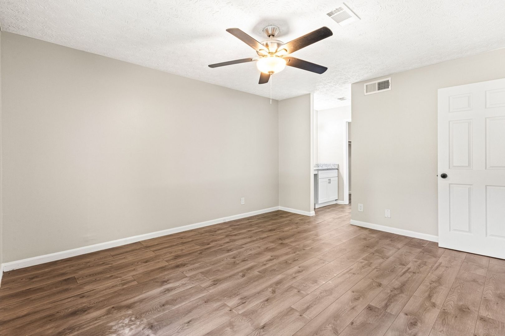 Building Photo - 8586 Creekwood Way