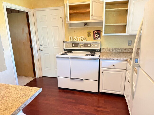 Building Photo - Charming 2 BR house in quiet Normal neighborhood