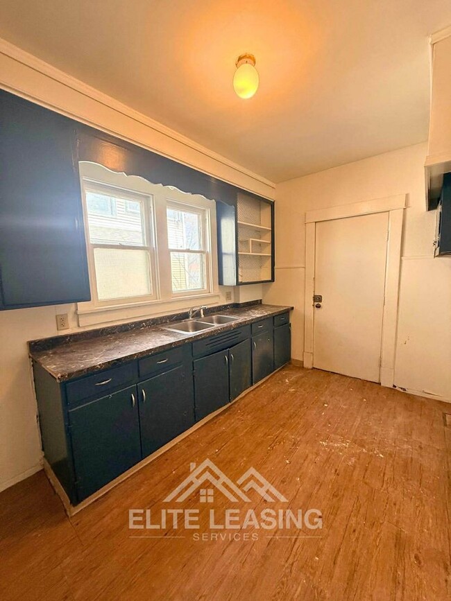 Building Photo - 1134 SW Garfield Ave