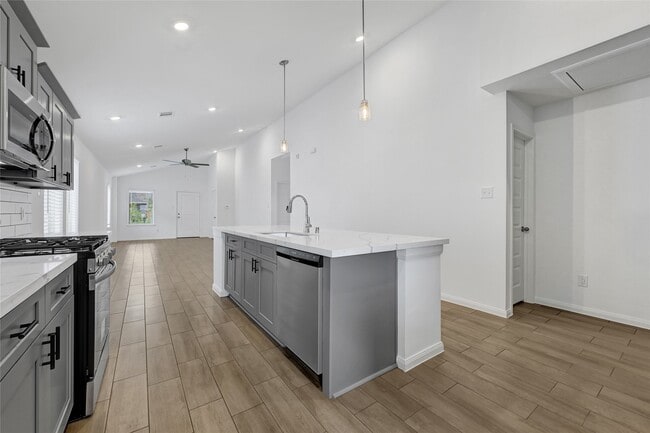 Building Photo - 8043 Cypress Bonsai Dr