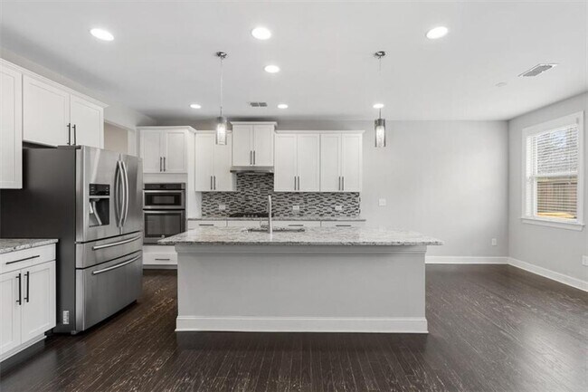 Building Photo - 204 Cardinal ln