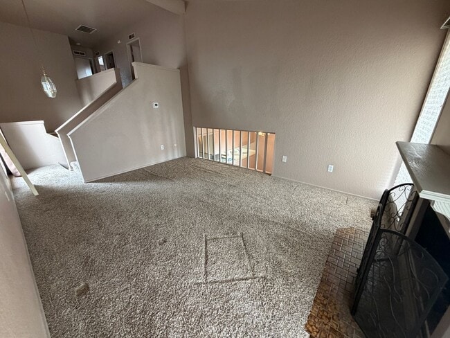 Building Photo - Townhome in great West End location