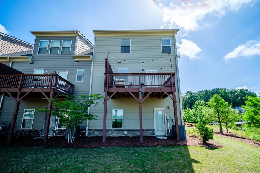 Building Photo - 1595 Ridgebrook Downs