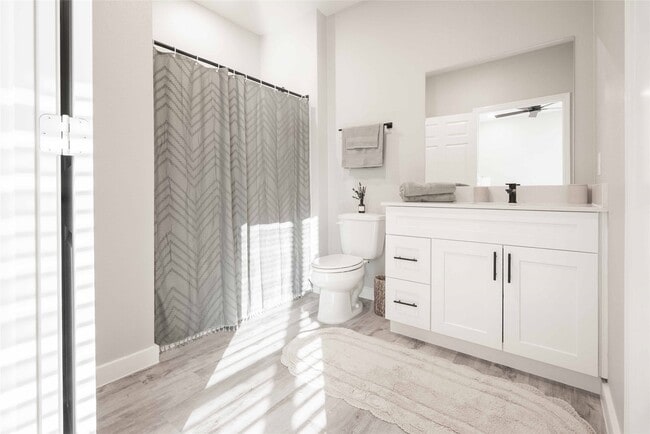 Building Photo - 2101 Reinke Rd