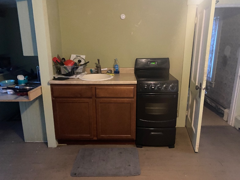 Building Photo - 209 Academy St