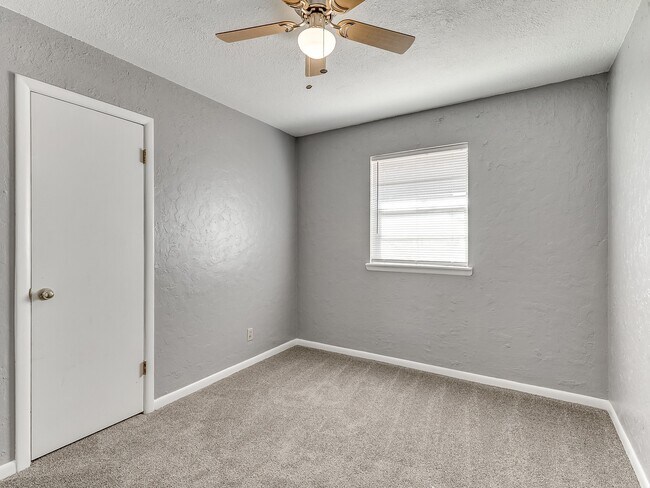 Building Photo - 316 W Bass Ave