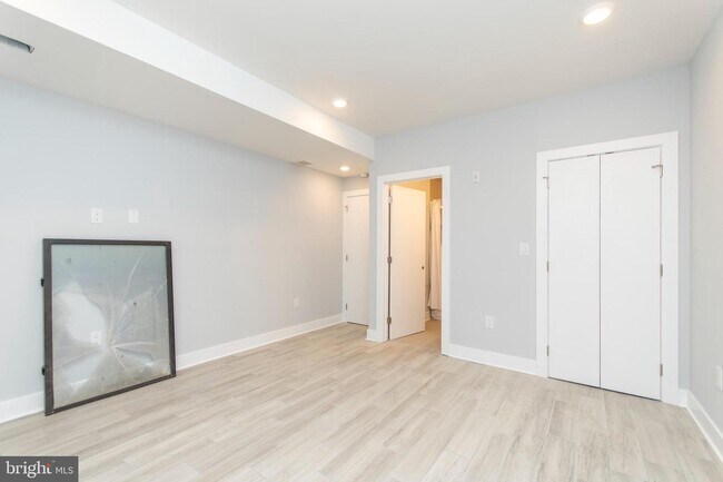 Building Photo - 814 N Uber St