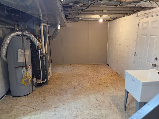 Building Photo - 5272 Fieldcrest Dr