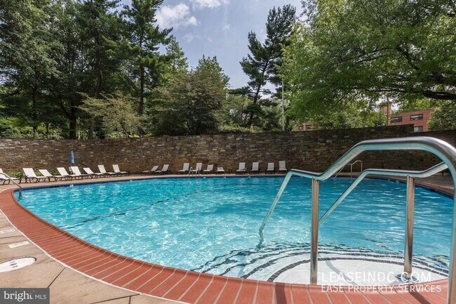 Building Photo - 4000 Tunlaw Rd NW