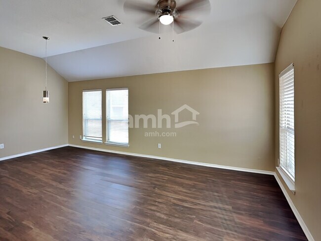 Building Photo - 10437 Manhassett Dr