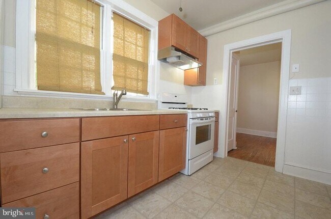 Building Photo - 236 Delmont Ave