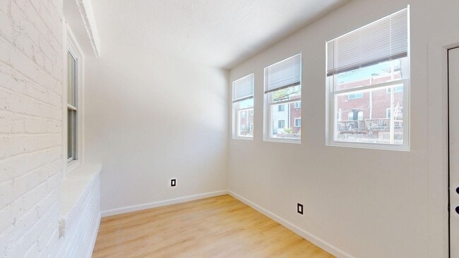 Building Photo - 1318 Holbrook St NE