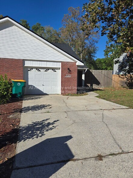 Building Photo - 707 Woodlawn Ave