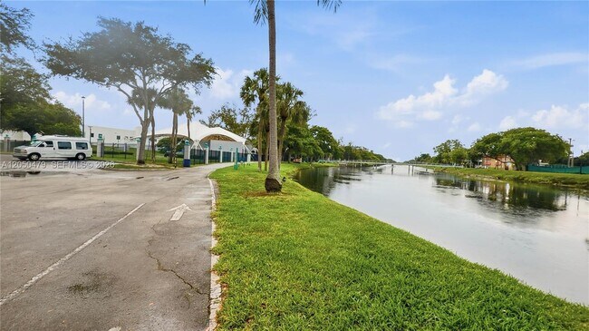 Building Photo - 16450 Miami Dr