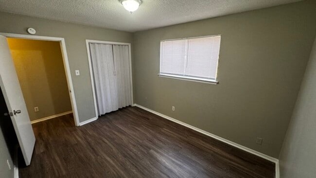 Building Photo - 3646 Rhea Ave