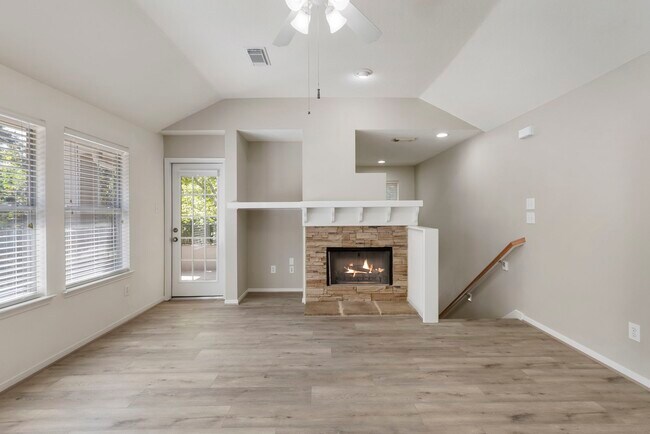 Building Photo - 67 Woodlily Pl