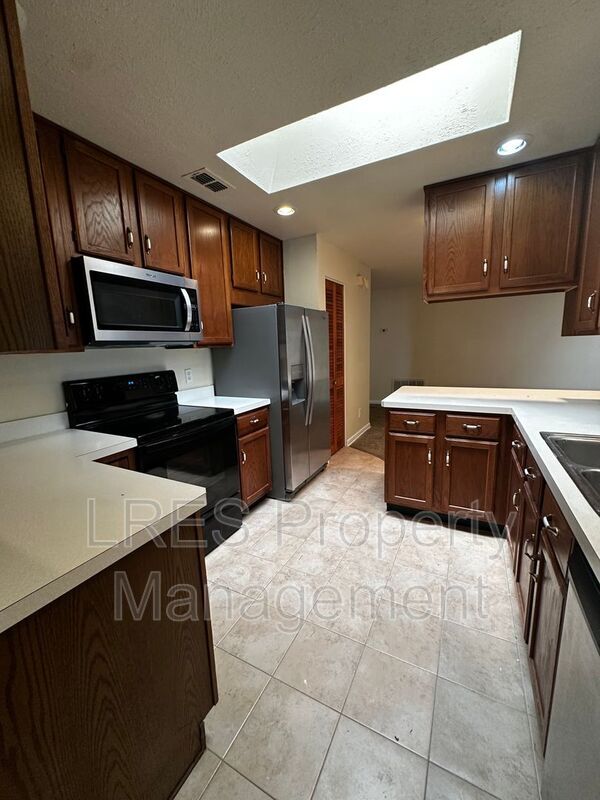 Building Photo - 2719 Merrie Oaks Rd