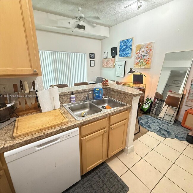 Building Photo - 6001 SW 70th St