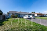 Building Photo - 2 Bedroom Duplex Apartment with Garage and...