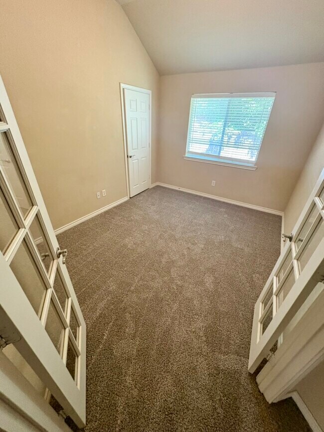 Building Photo - 5908 Parkplace Dr