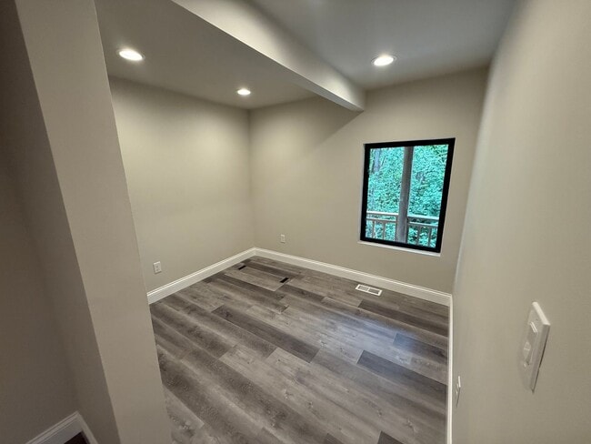 Building Photo - Brand New Apartment in Mukilteo with Parti...