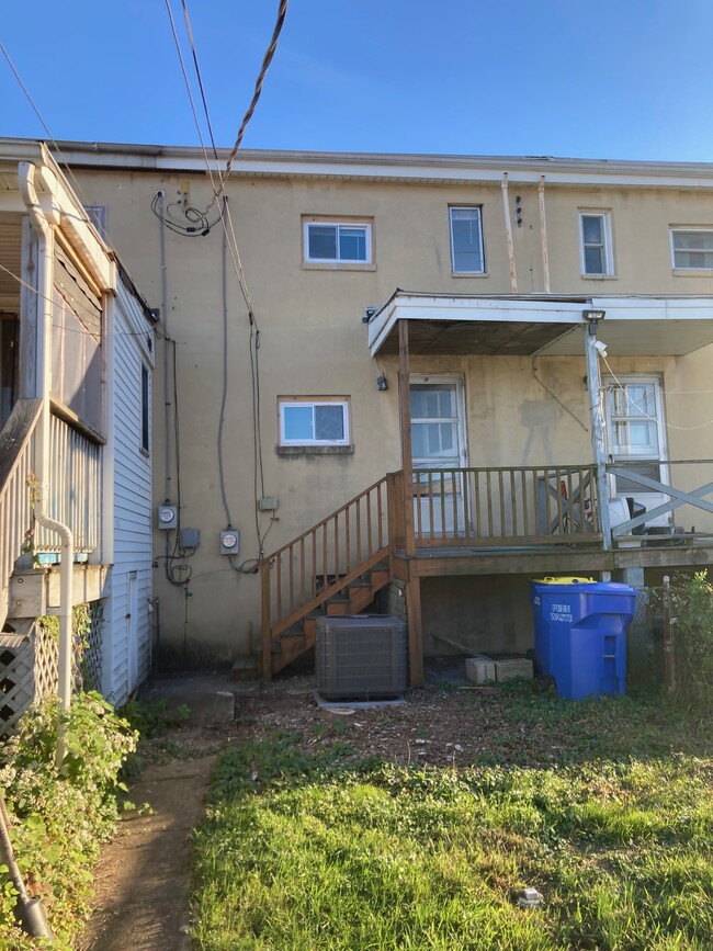Building Photo - 3120 Sycamore St