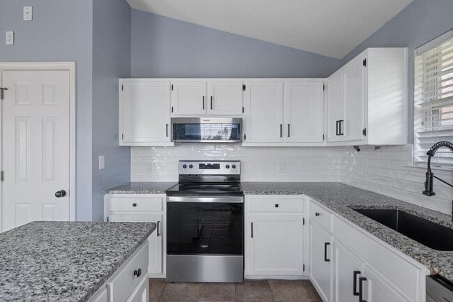Building Photo - 422 Pristine Water Ln