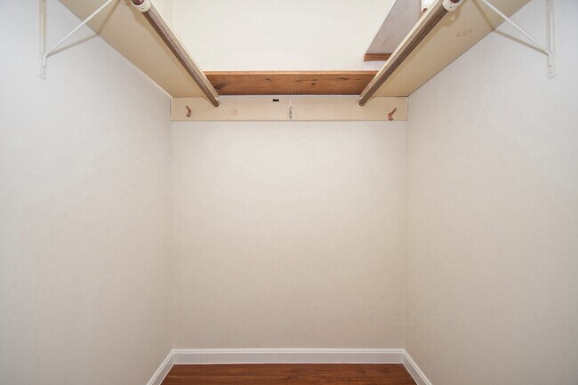 Building Photo - 2515 Valleyfield Dr