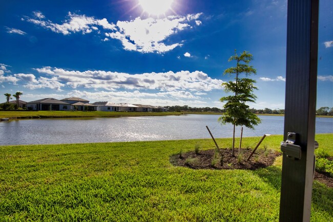 Building Photo - Annual Attached Villa in The Talon Preserv...