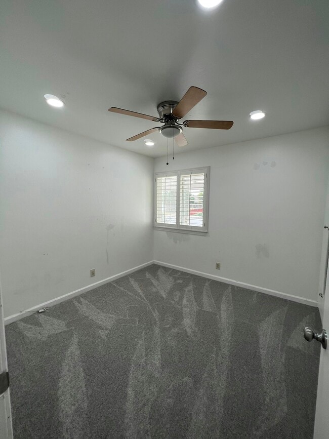 Building Photo - 40458 Landon Ave