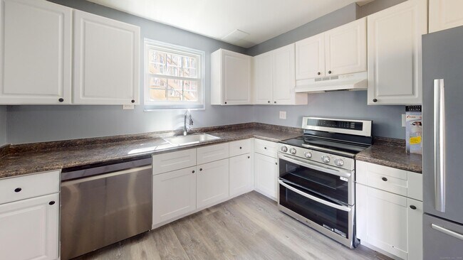 Building Photo - 26 Sunset Terrace