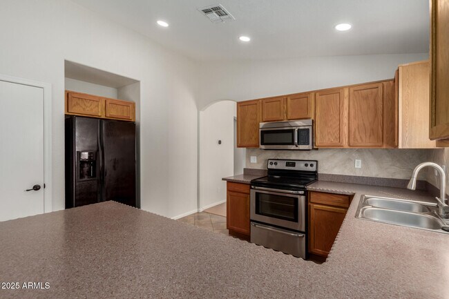 Building Photo - 40249 N Cassara Dr