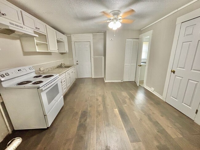 Building Photo - Portland Neighborhood - 3 Bedroom 1 Bath House